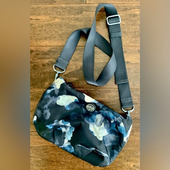 Lululemon Traveling Yogini Rucksack Backpack Gym Yoga Weekend Overnight Bag Blue - Picture 11 of 16